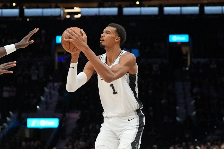 名嘴夏普:文班&恩比德太沉迷于投三分 NBA内线只有约基奇不这样