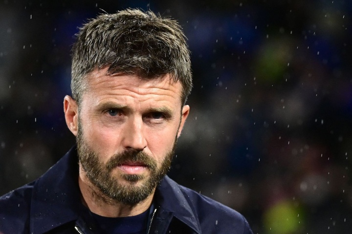摩根辣评曼联：这群毫无骨气的家伙，放阿森纳替补席我都嫌占地方