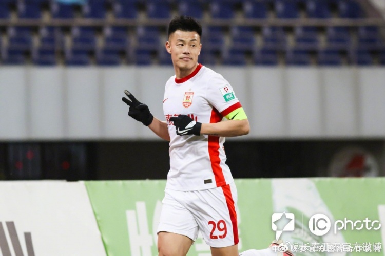 谭龙完成百球里程碑成队史第一射手 长春亚泰主场4-1梅州客家 谭龙完成百球里程碑成队史第一射手 长春亚泰主场4-1梅州客家