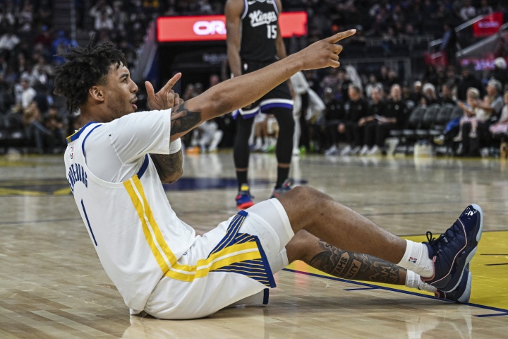 科尔:伦德博格有些出手选择过于冒险 他还需要适应NBA的节奏 科尔:伦德博格有些出手选择过于冒险 他还需要适应NBA的节奏