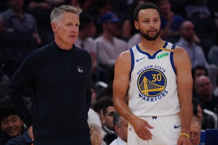 38岁224天!库里开赛季连续两场得分20+ NBA历史最老后卫